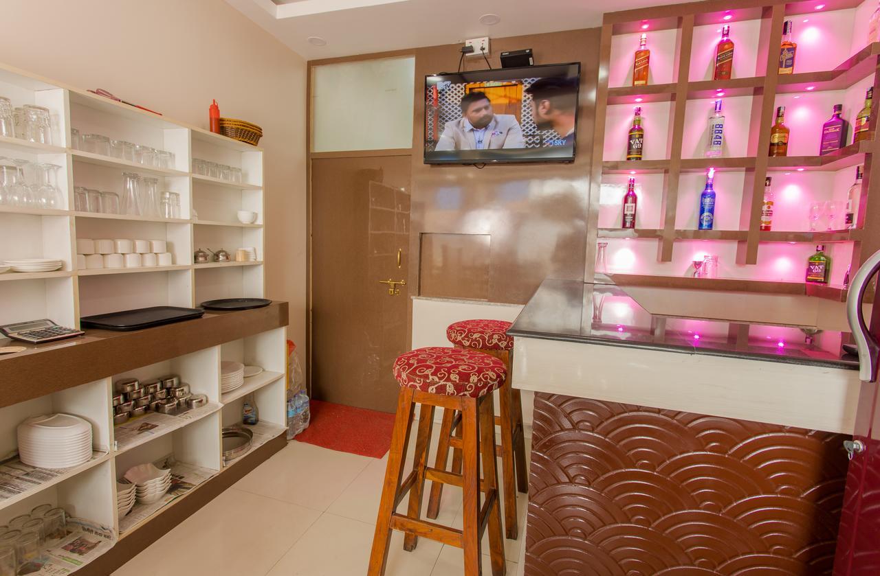 קטמנדו Oyo 136 Hotel Om Plaza מראה חיצוני תמונה