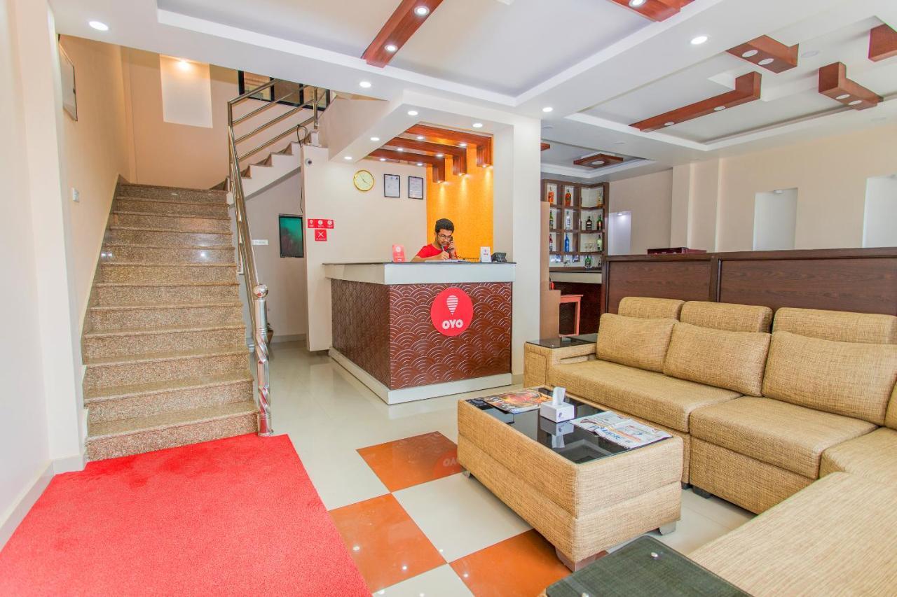 קטמנדו Oyo 136 Hotel Om Plaza מראה חיצוני תמונה