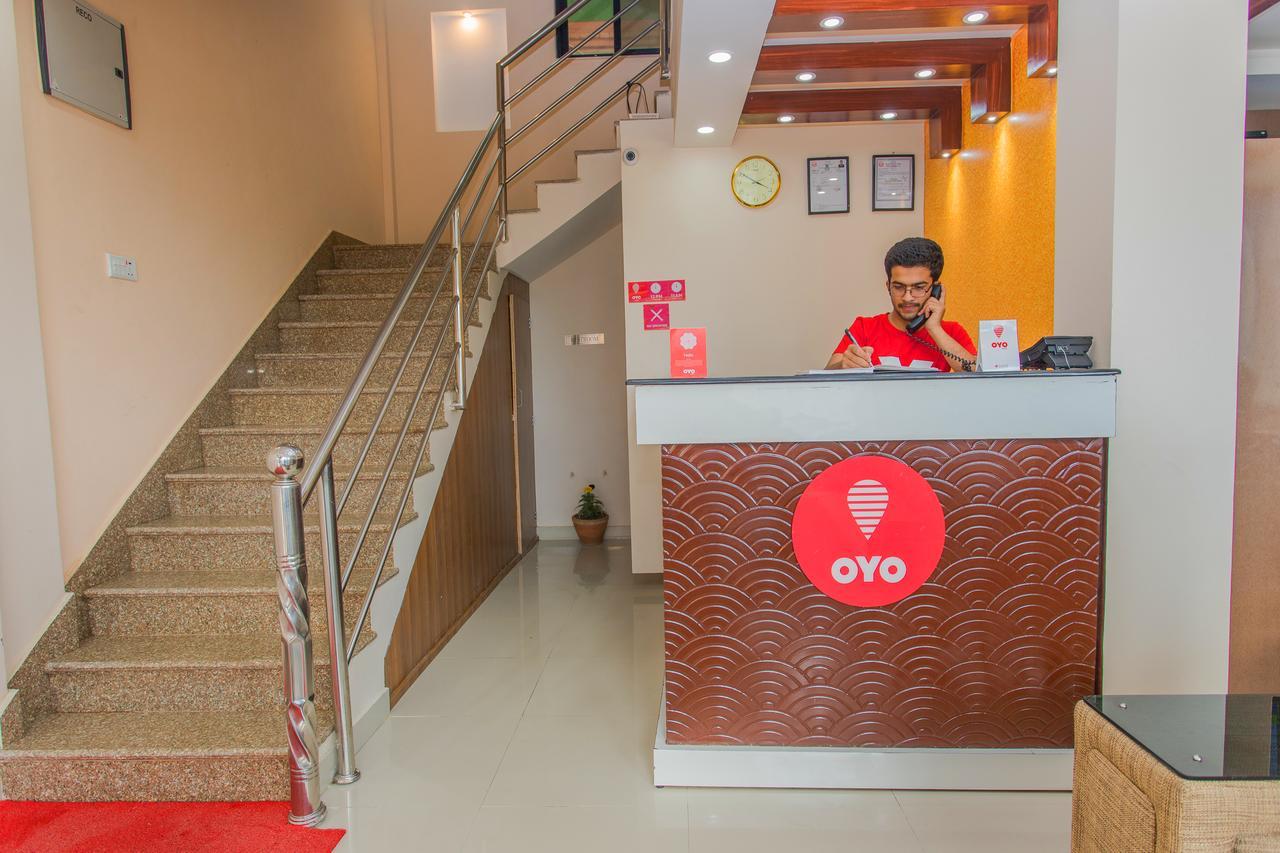 קטמנדו Oyo 136 Hotel Om Plaza מראה חיצוני תמונה