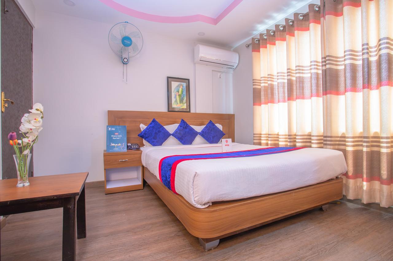 קטמנדו Oyo 136 Hotel Om Plaza מראה חיצוני תמונה