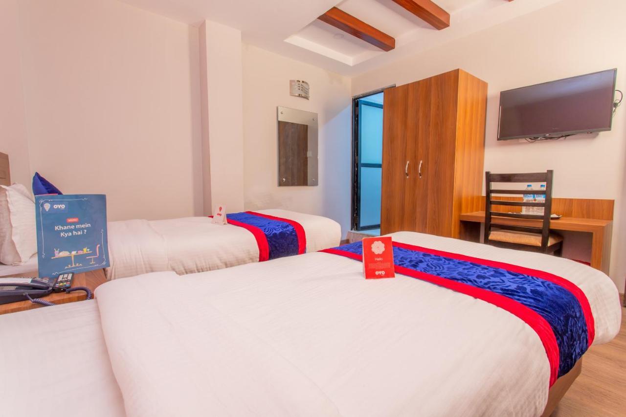 קטמנדו Oyo 136 Hotel Om Plaza מראה חיצוני תמונה