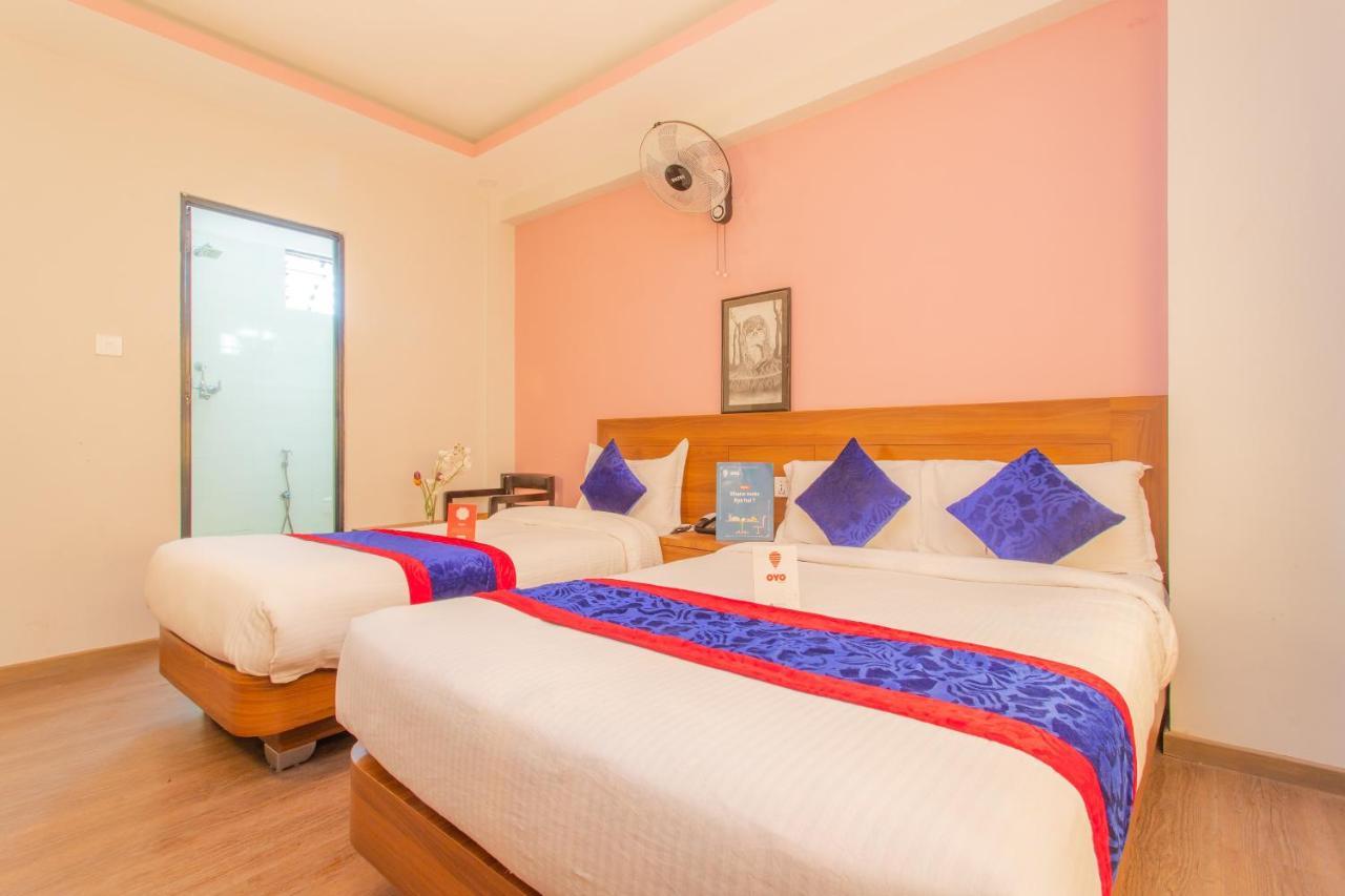 קטמנדו Oyo 136 Hotel Om Plaza מראה חיצוני תמונה