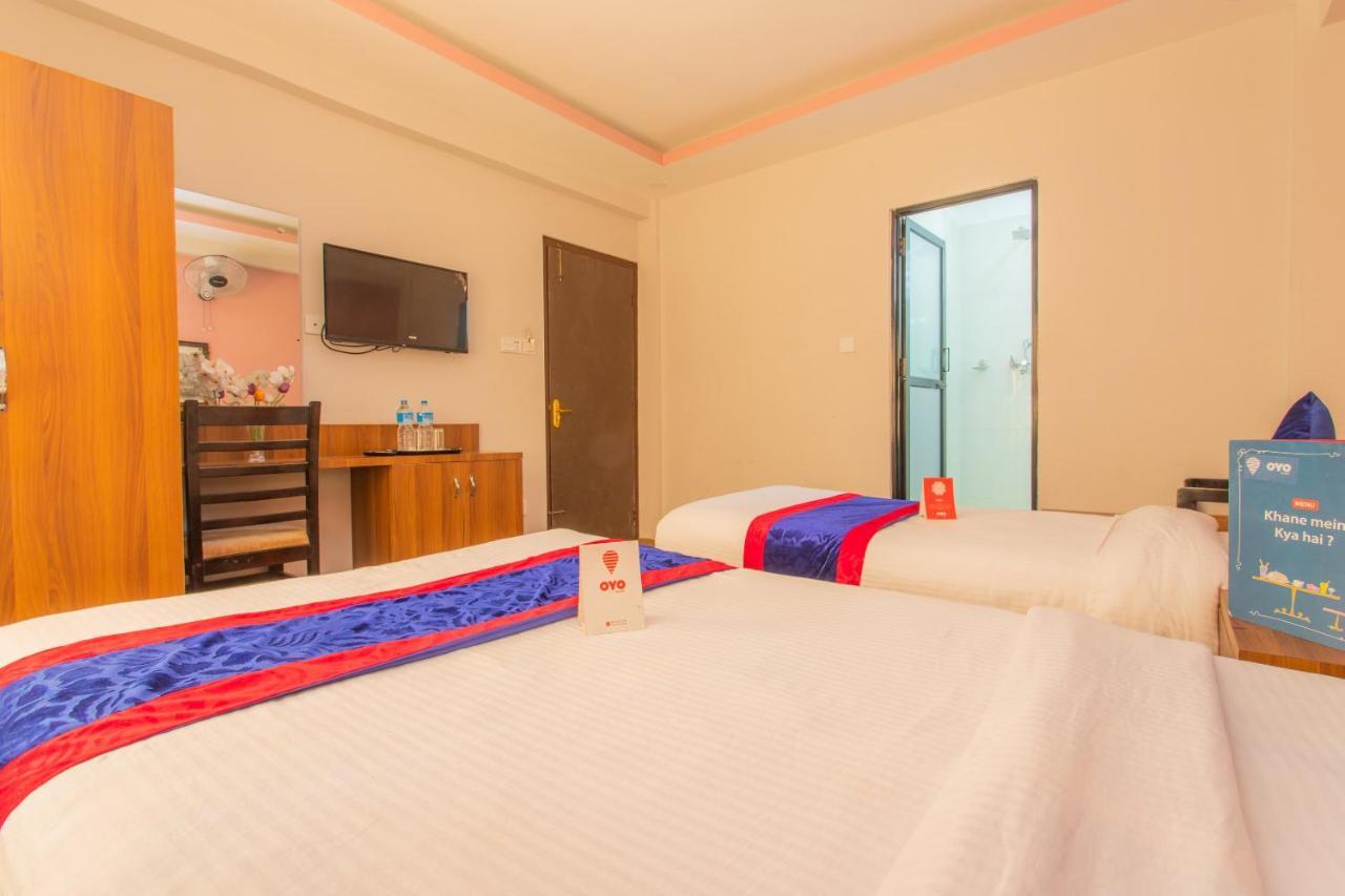 קטמנדו Oyo 136 Hotel Om Plaza מראה חיצוני תמונה