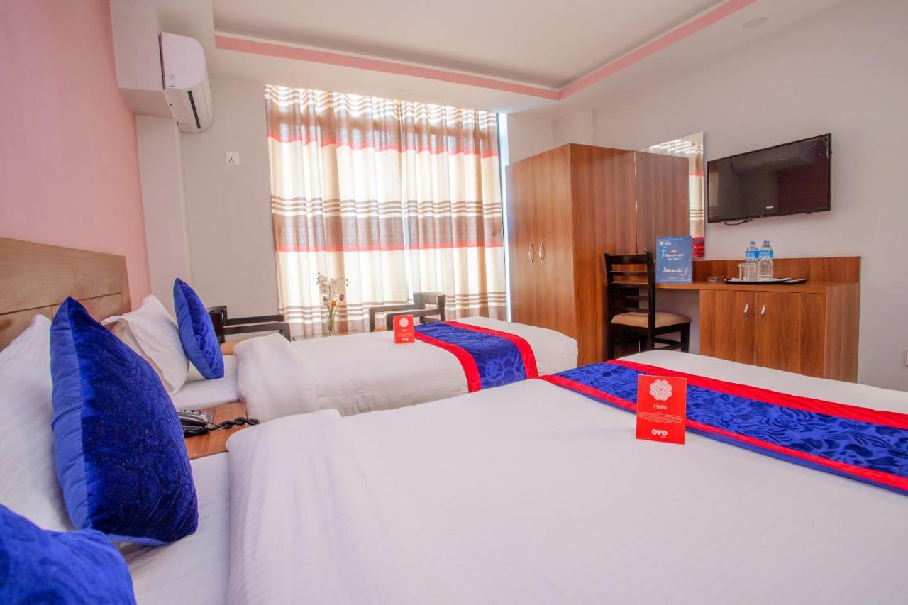 קטמנדו Oyo 136 Hotel Om Plaza מראה חיצוני תמונה