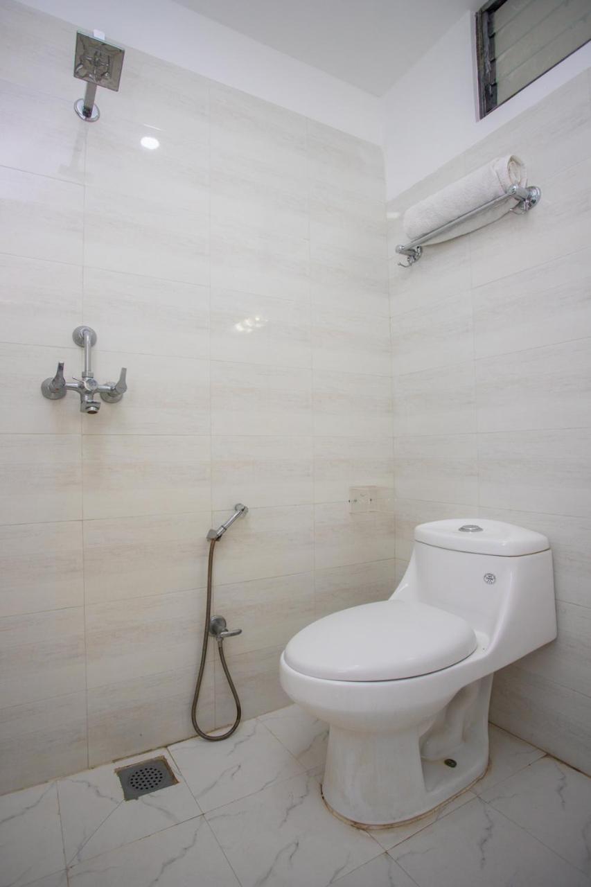 קטמנדו Oyo 136 Hotel Om Plaza מראה חיצוני תמונה