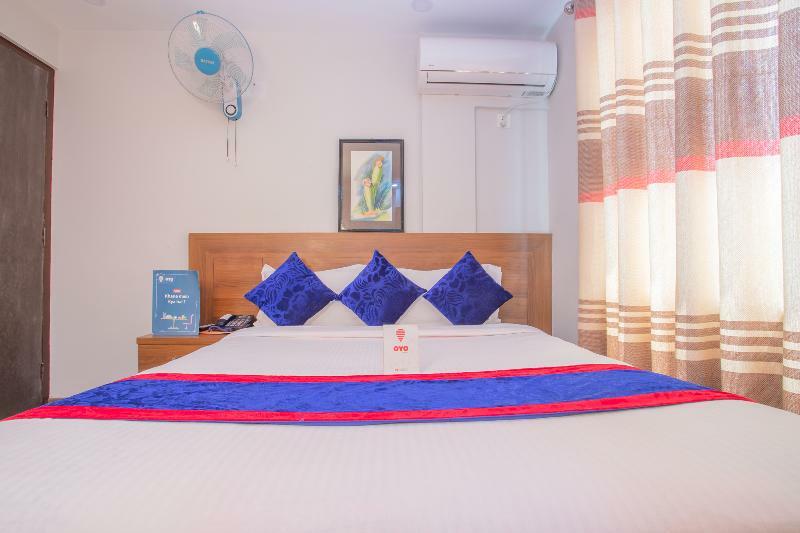 קטמנדו Oyo 136 Hotel Om Plaza מראה חיצוני תמונה